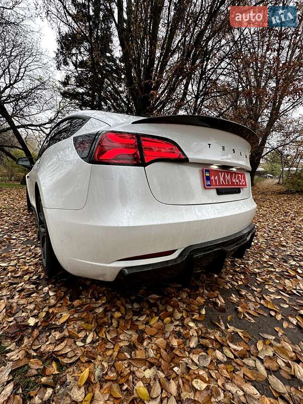 Седан Tesla Model 3 2022 в Запорожье