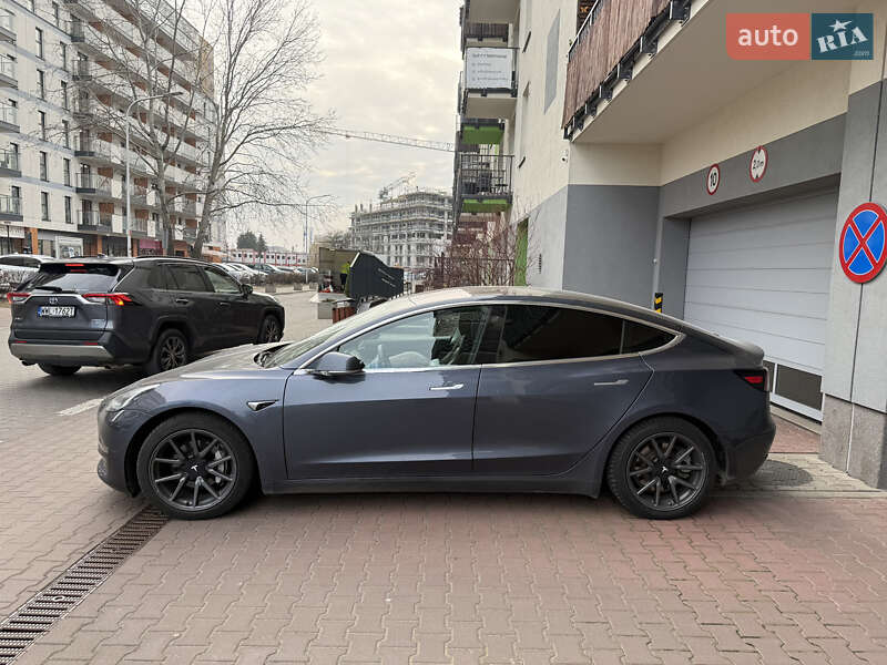 Седан Tesla Model 3 2018 в Києві