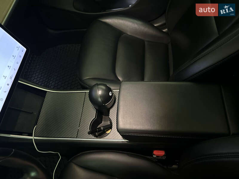 Седан Tesla Model 3 2018 в Києві