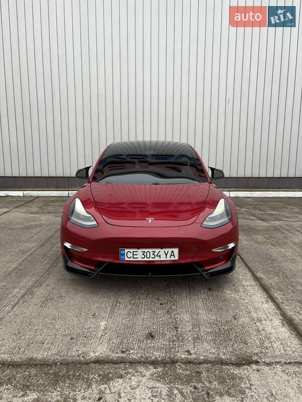 Седан Tesla Model 3 2021 в Черновцах