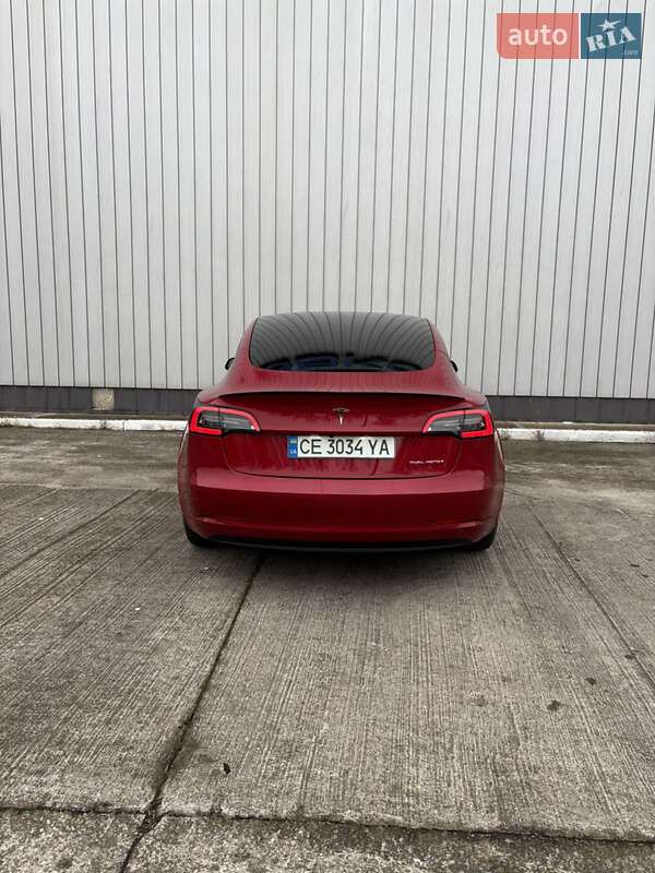 Седан Tesla Model 3 2021 в Черновцах