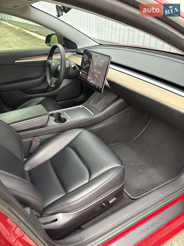 Седан Tesla Model 3 2021 в Черновцах