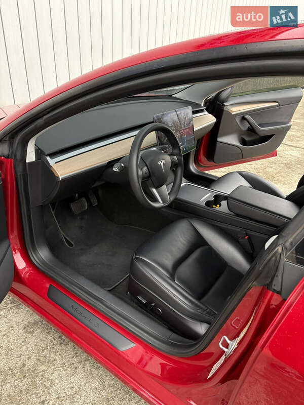 Седан Tesla Model 3 2021 в Черновцах