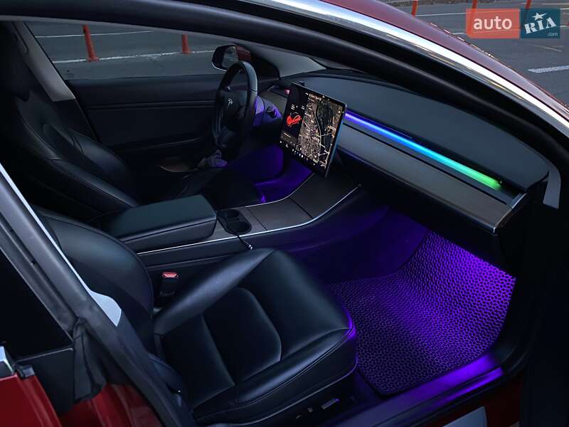 Седан Tesla Model 3 2019 в Киеве