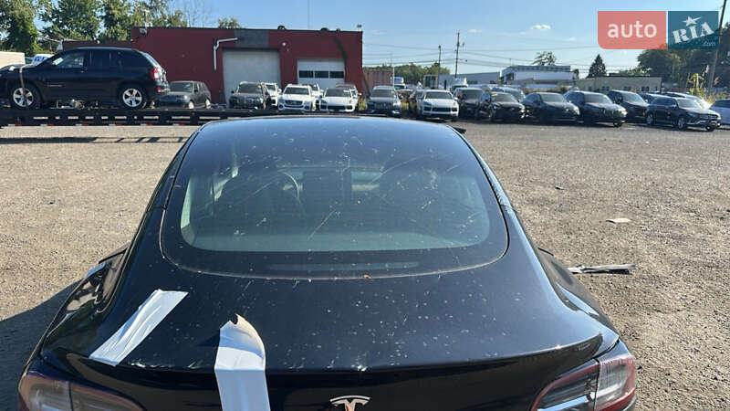 Седан Tesla Model 3 2023 в Рівному