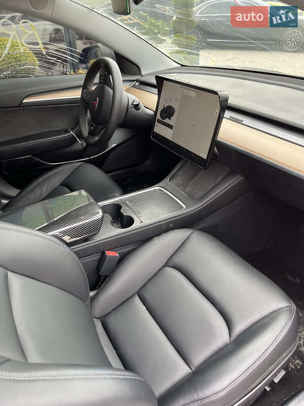 Седан Tesla Model 3 2021 в Львові