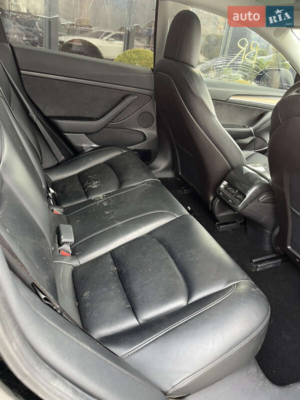 Седан Tesla Model 3 2021 в Львові