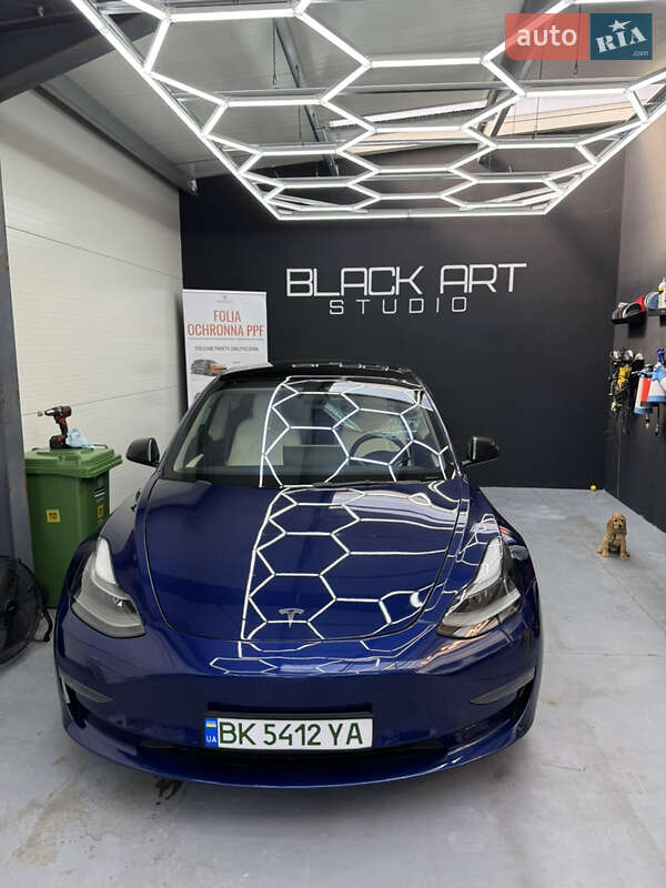 Седан Tesla Model 3 2022 в Рівному