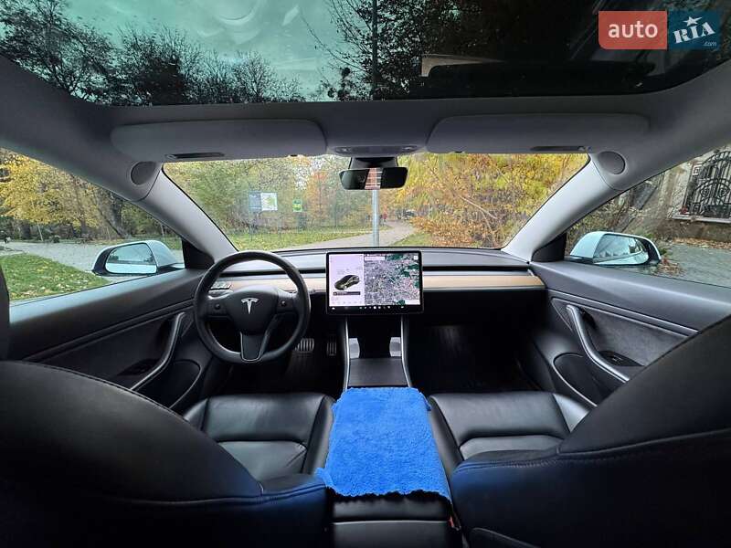 Седан Tesla Model 3 2019 в Львові