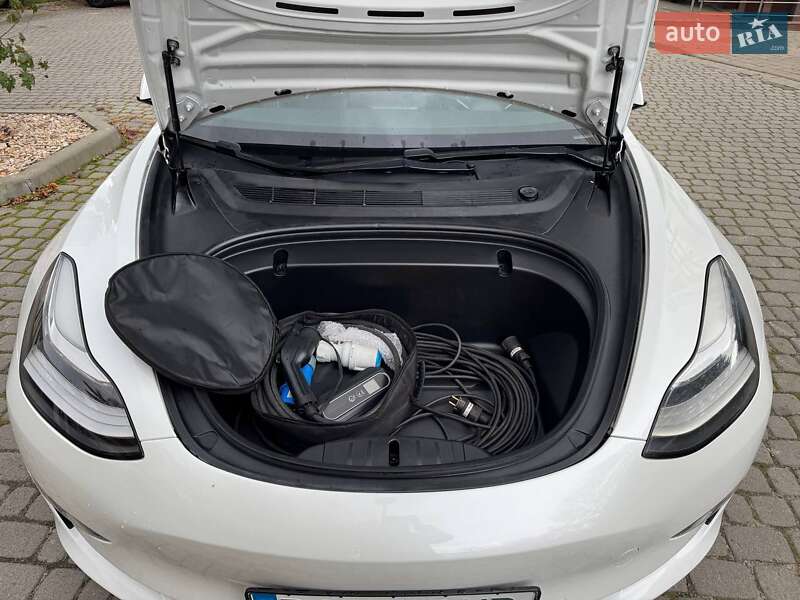 Седан Tesla Model 3 2019 в Львові