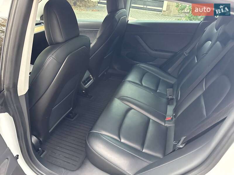 Седан Tesla Model 3 2019 в Львові