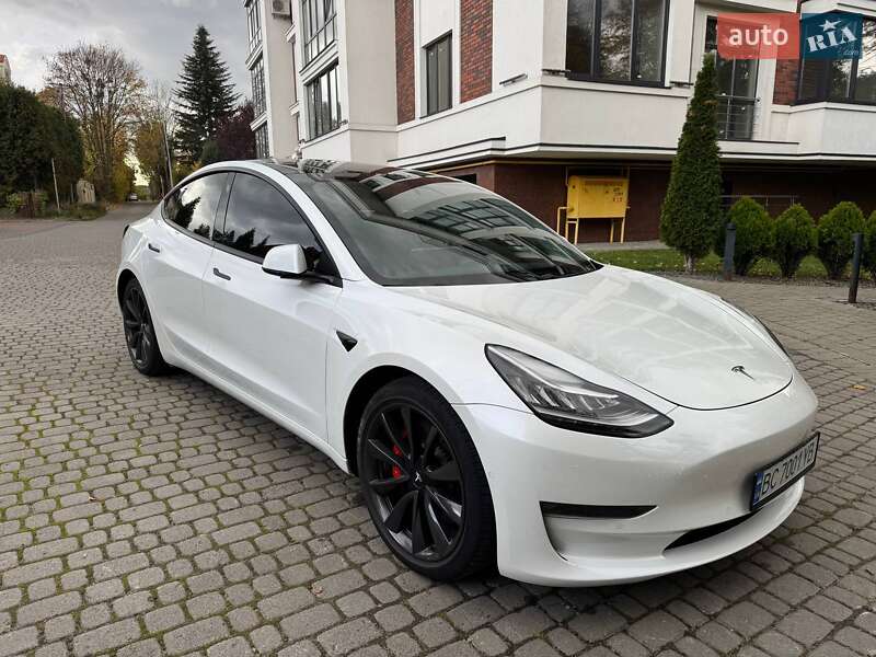 Седан Tesla Model 3 2019 в Львові