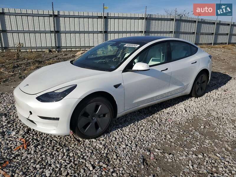 Седан Tesla Model 3 2023 в Львові