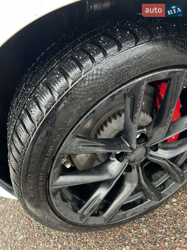 Седан Tesla Model 3 2019 в Житомирі