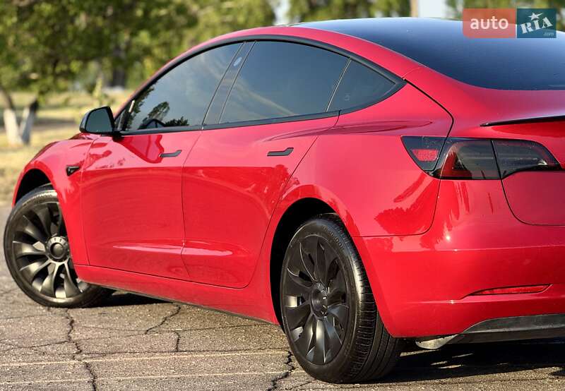 Седан Tesla Model 3 2023 в Днепре