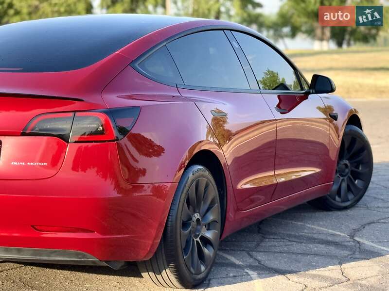 Седан Tesla Model 3 2023 в Днепре