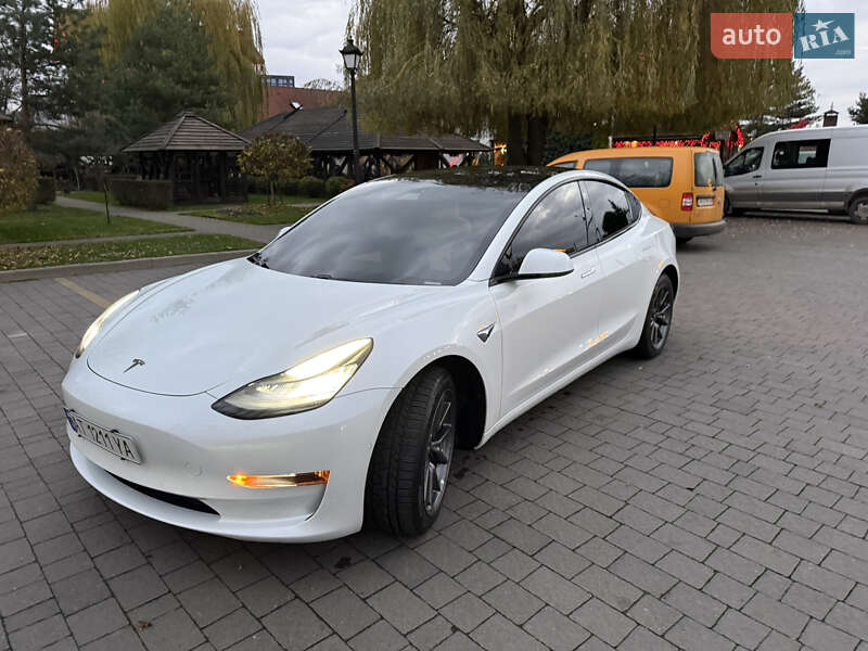 Седан Tesla Model 3 2019 в Ивано-Франковске