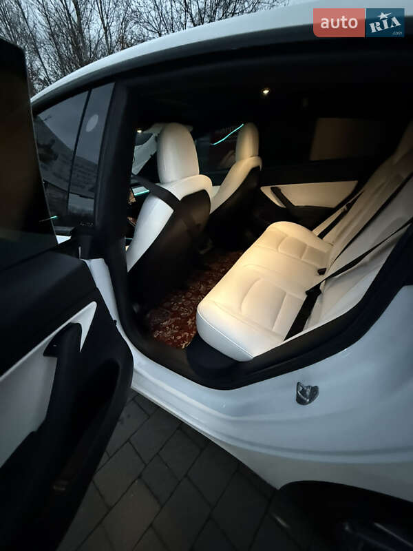 Седан Tesla Model 3 2019 в Ивано-Франковске
