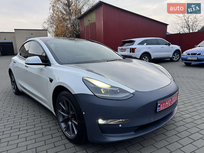 Седан Tesla Model 3 2022 в Володимирі
