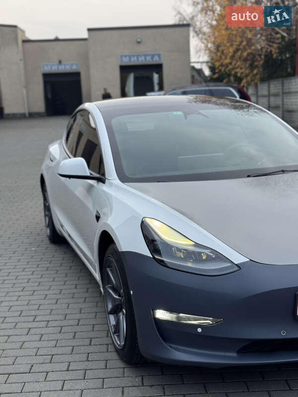 Седан Tesla Model 3 2022 в Володимирі