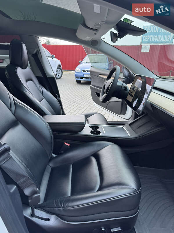 Седан Tesla Model 3 2022 в Володимирі