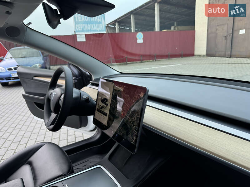 Седан Tesla Model 3 2022 в Володимирі