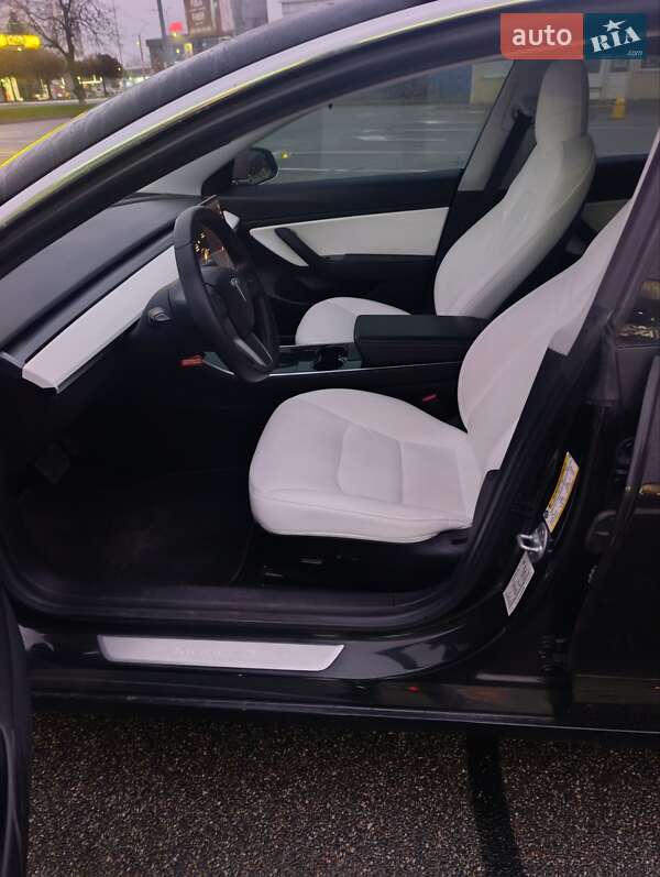 Седан Tesla Model 3 2020 в Києві