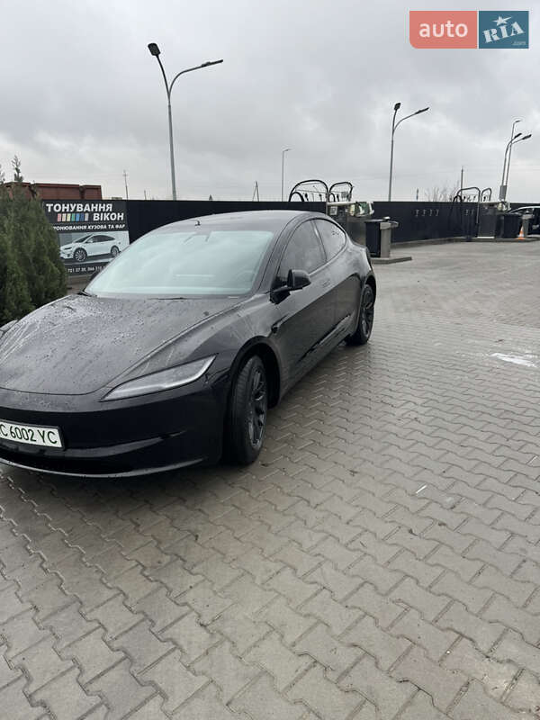 Седан Tesla Model 3 2024 в Буске