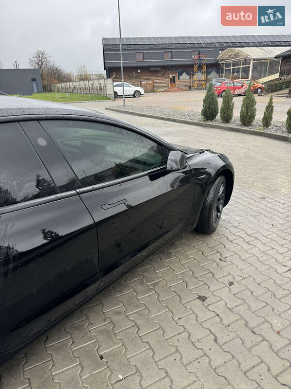 Седан Tesla Model 3 2024 в Буске