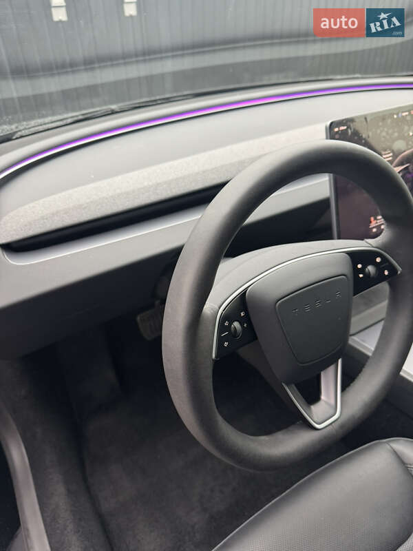 Седан Tesla Model 3 2024 в Буске