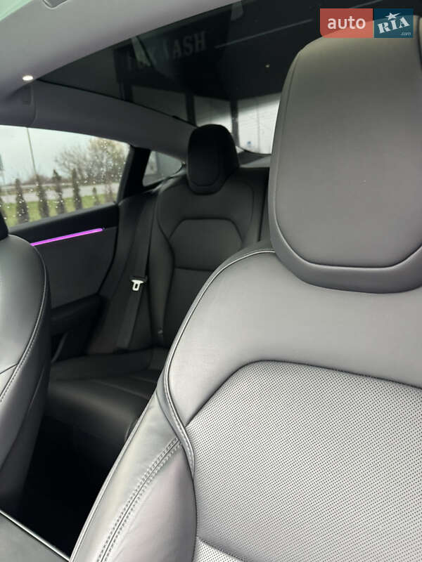 Седан Tesla Model 3 2024 в Буске