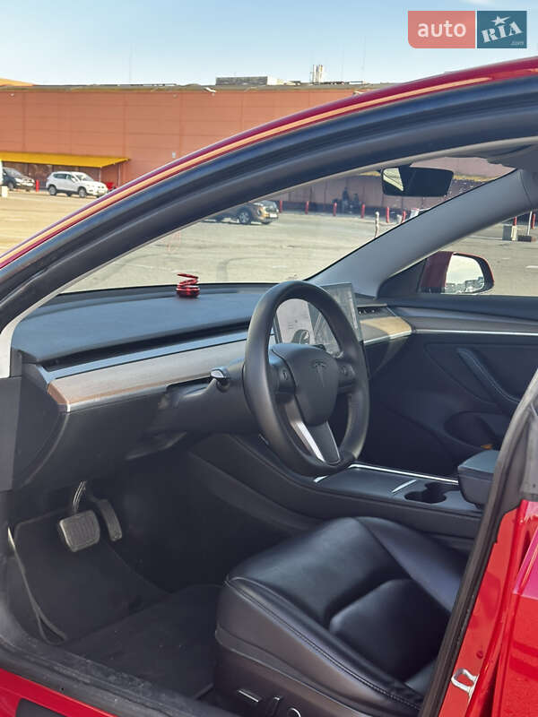 Седан Tesla Model 3 2021 в Києві