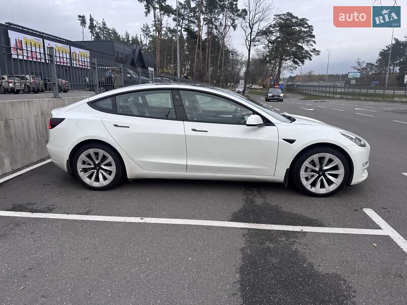 Седан Tesla Model 3 2022 в Ірпені