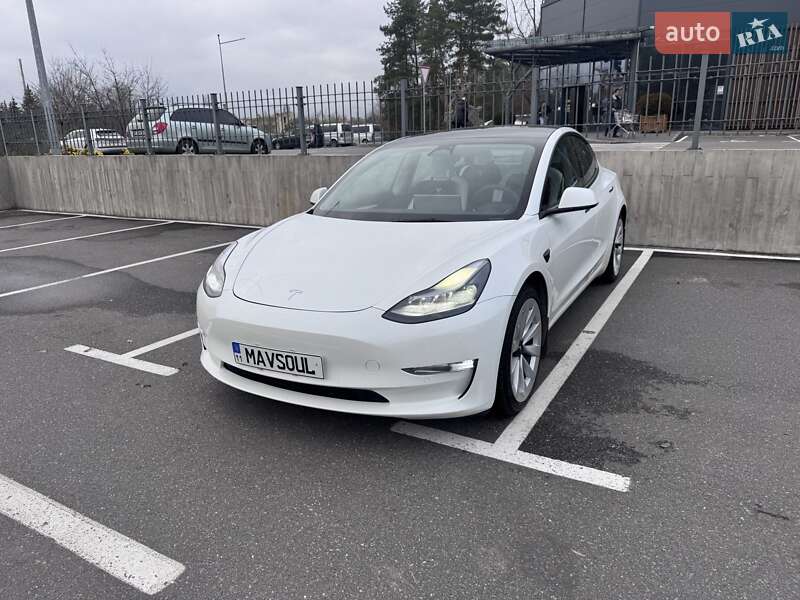 Седан Tesla Model 3 2022 в Ірпені