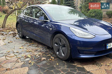 Седан Tesla Model 3 2019 в Киеве