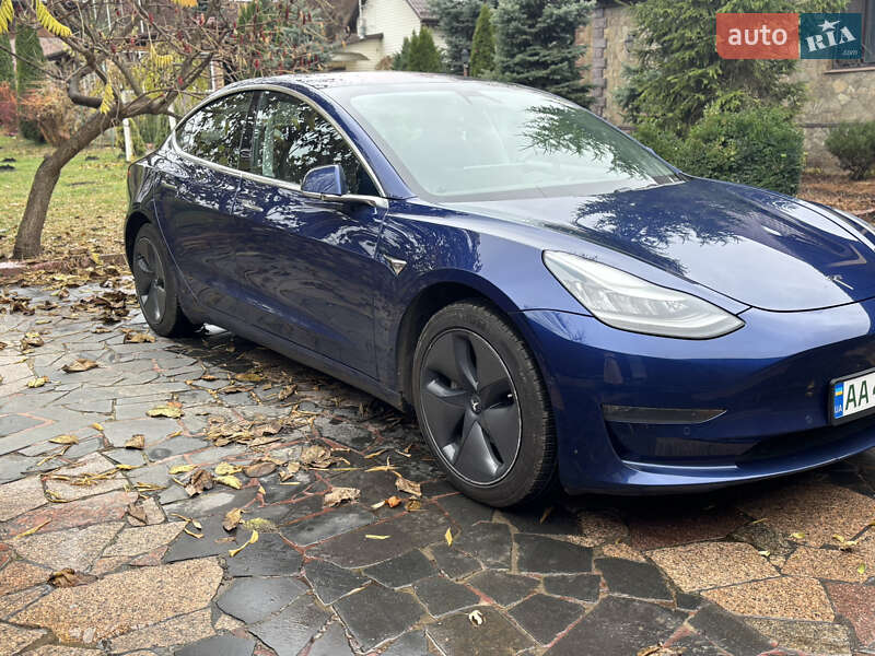 Седан Tesla Model 3 2019 в Киеве