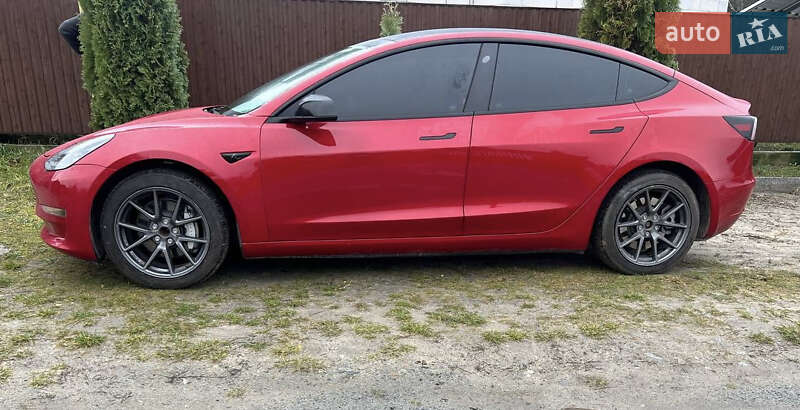 Седан Tesla Model 3 2023 в Житомирі