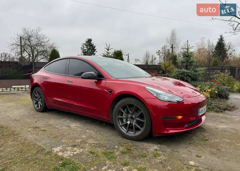 Седан Tesla Model 3 2023 в Житомирі