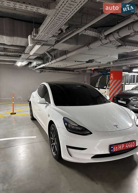 Седан Tesla Model 3 2020 в Львове