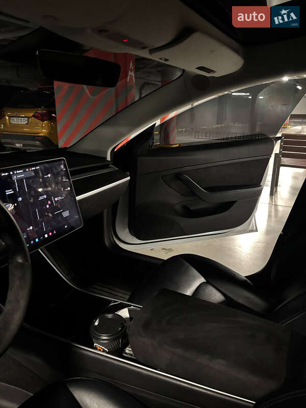 Седан Tesla Model 3 2020 в Львове