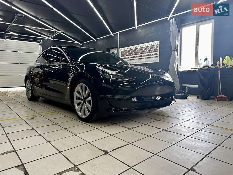 Седан Tesla Model 3 2019 в Киеве