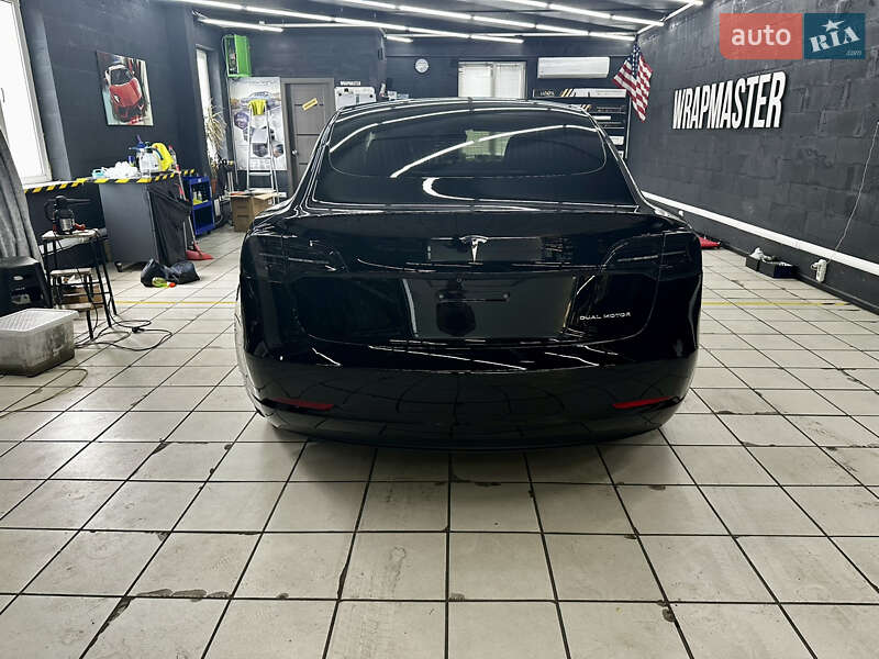 Седан Tesla Model 3 2019 в Киеве