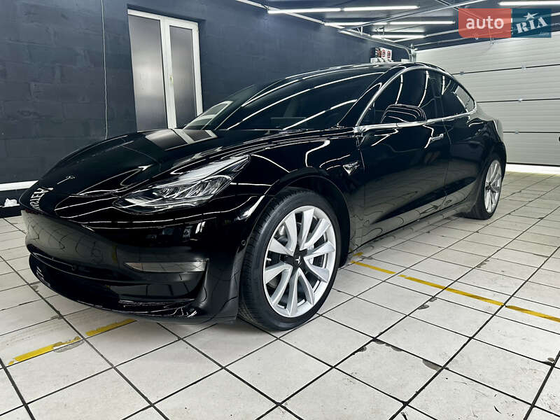 Седан Tesla Model 3 2019 в Киеве
