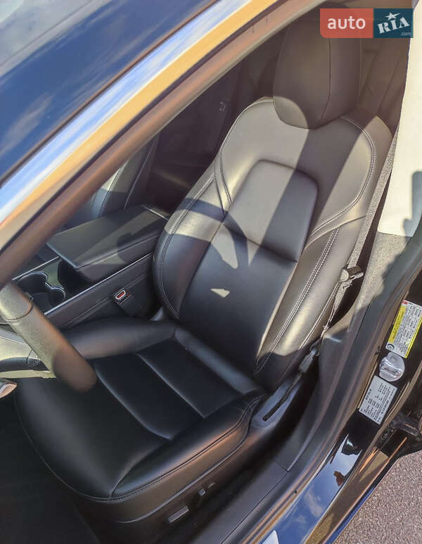 Седан Tesla Model 3 2019 в Киеве