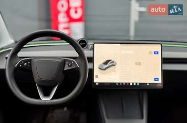 Седан Tesla Model 3 2024 в Києві