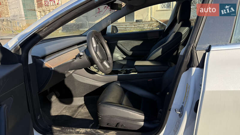 Седан Tesla Model 3 2020 в Львові