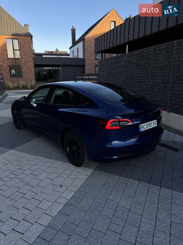 Седан Tesla Model 3 2021 в Львові