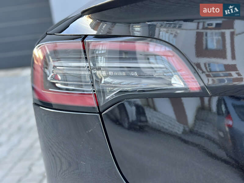 Седан Tesla Model 3 2019 в Тернополі