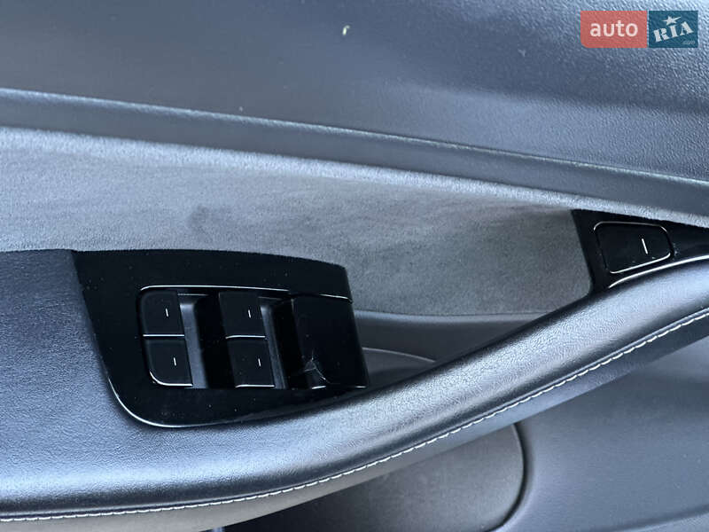 Седан Tesla Model 3 2019 в Тернополі