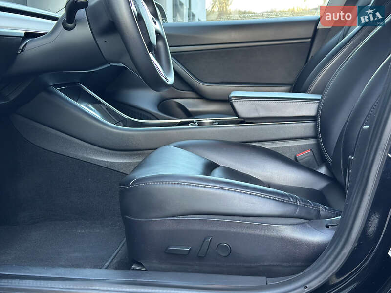 Седан Tesla Model 3 2019 в Тернополі